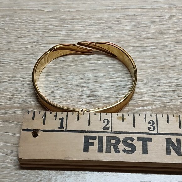 Monet Gold Tone Hinged Bangle Bracelet Vintage Costume Jewelry #55 - Picture 5 of 12